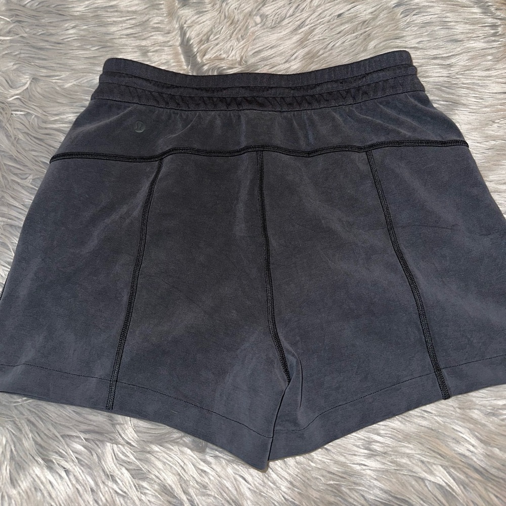 Lululemon soft stream shorts